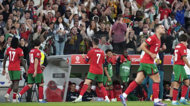 Foto: Momen Emosional Cristiano Ronaldo Setelah Mencetak Gol Penentu Kemenangan Portugal Atas Skotlandia