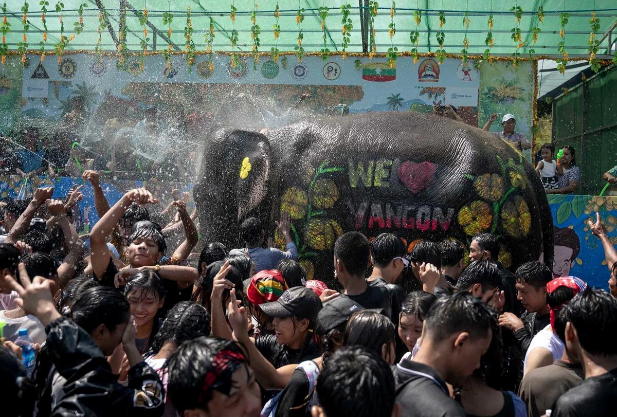 FOTO: Kemeriahan Festival Air Thingyan di Yangon