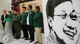 Ketua Umum PKB, Muhaimin Iskandar memberikan catatan akhir tahun di Kantor DPP PKB, Jakarta, (28/12). Dalam kesempatan itu PKB menyampaikan refleksi kebijakan ekonomi 2015 dan proyeksi ekonomi 2016 pemerintahan Jokowi-JK. (Liputan6.com/Faizal Fanani)