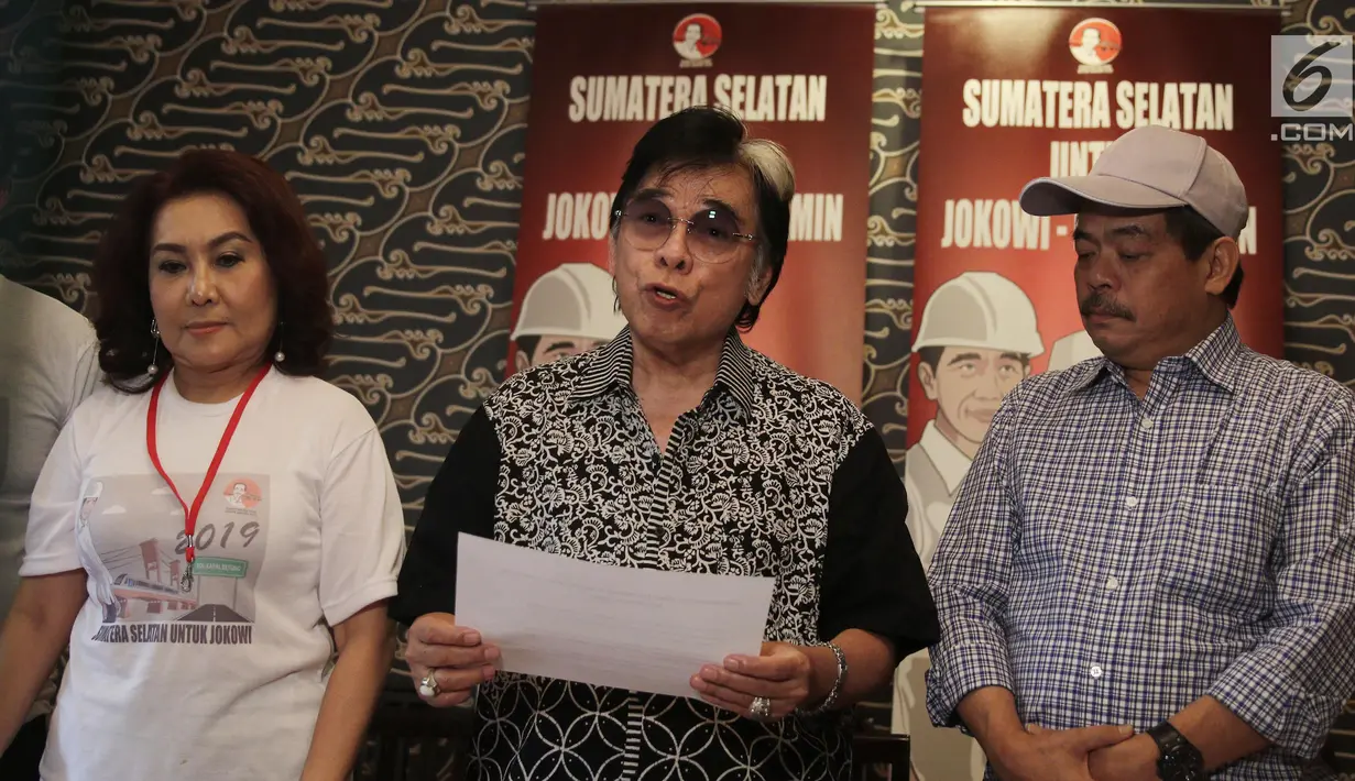 Tokoh Sumatera Selatan di Jabodetabek yang diwakili Santayana Kiemas (tengah) mendeklarasikan dukungan kepada calon presiden Joko Widodo atau Jokowi dan calon wakil presiden Maruf Amin di Pilpres 2019, Jakarta, Sabtu (11/8). (Liputan6.com/Herman Zakharia)