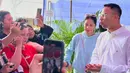 Penampilan Nagita di hari pencoblosan ini menunjukkan bahwa meskipun memilih untuk tampil santai, ia tetap mampu tampil elegan dengan outfit yang stylish dan berkualitas tinggi.