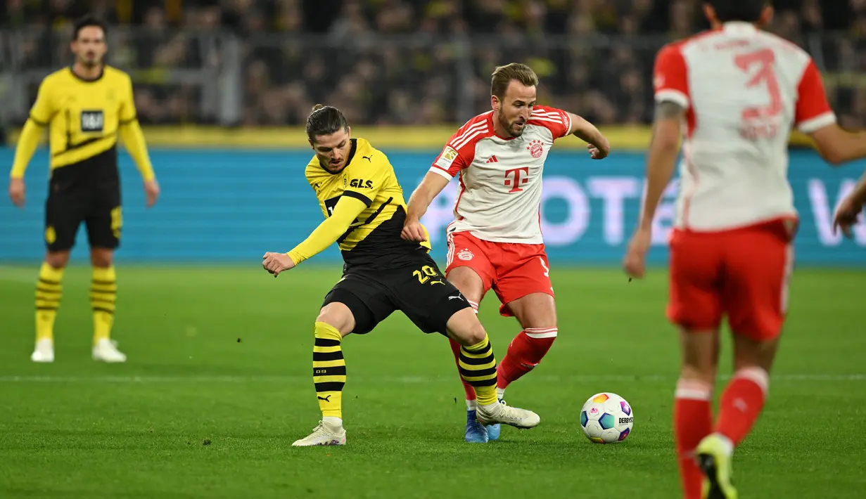 Dengan tiga hattricknya itu, Kane berhasil melampaui catatan hattrick Muller, di mana sang Raumdeuter itu hanya mampu mencetak dua hattrick di Bundesliga sepanjang karirnya. (INA FASSBENDER / AFP)