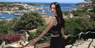 Raline Shah, mengunggah dirinya kala berlibir ke Pulau Sardinia, Italia. [Foto: Instagram, Raline Shah]