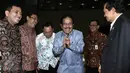 Menteri Bappenas Sofyan Djalil berpamitan seusai rapat kerja dengan Komisi XI di Gedung DPR, Jakarta, Kamis (28/4). Rapat membahas perubahan strategi pembangunan nasional dalam penyusunan Rencana Kerja Pemerintah tahun 2017. (Liputan6.com/Johan Tallo)