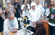 1.000 Kacamata Gratis: Khofifah Puji Sinergi Lintas Elemen Peringati World Sight Day 2025
