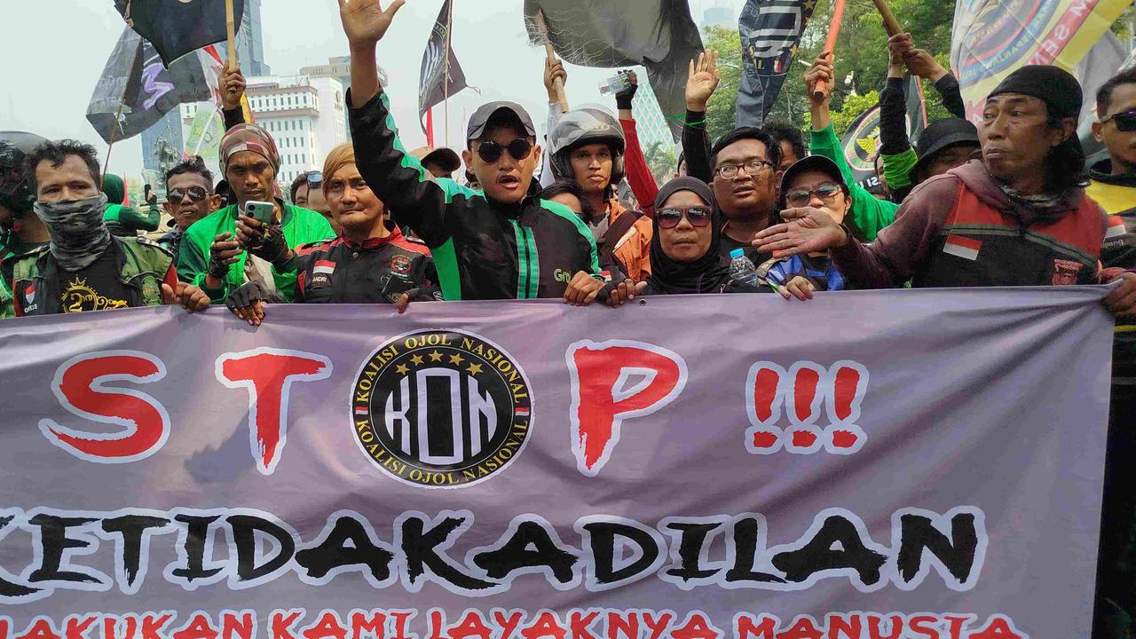 VIDEO: Perih Suara Hati Driver Ojol Tuntut Keadilan, Demo Besar-besaran Sampai Bule Ikutan