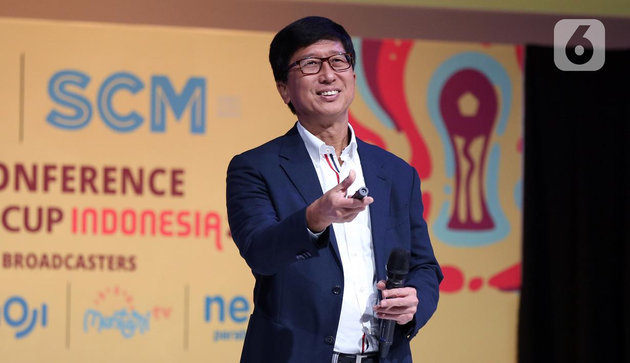 Direktur SCM Sutanto Hartono memberikan keterangan dalam jumpa pers di SCTV Tower saat menggelar Jumpa Pers di SCTV Tower, Jakarta, Selasa (28/2/2023). Jumpa pers tersebut terkait Perhelatan Piala Dunia U-20 2023 ini akan disiarkan langsung Emtek Group lewat SCM. Pecinta bola di Indonesia bisa menyaksikan seluruh pertandingan melalui SCTV, INDOSIAR, VIDIO, MOJI, Mentari TV, Nex Parabola, dan Champions TV. (Liputan6.com/Johan Tallo)