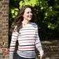 Melihat sneakers putih favorit Kate Middleton dari Superga dengan harga hanya Rp 800 ribuan. 