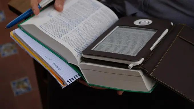 [Bintang] Jangan Sepelekan E-Book, Ini 6 Keuntungan Membacanya!