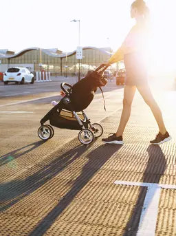 Ilustrasi bayi di atas stroller/copyright unsplash.com/Humprey Muleba