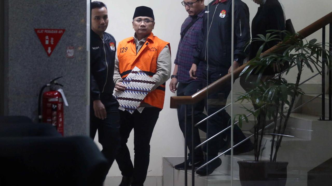 FOTO: KPK Resmi Menahan Yaqut Cholil Qoumas dalam Kasus Dugaan Korupsi Haji