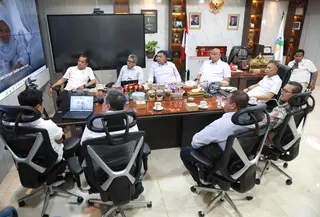 Pemerintah Kabupaten Mamuju Tengah menunjukkan sertifikat lahan sebagai bukti kesiapan pembangunan Sekolah Rakyat permanen.