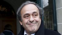 Platini has withdrawn his candidacy from the race for the presidency of soccer's scandal-plagued governing body FIFA, he told French sports daily L'Equipe on January 7, 2016. REUTERS/Denis Balibouse