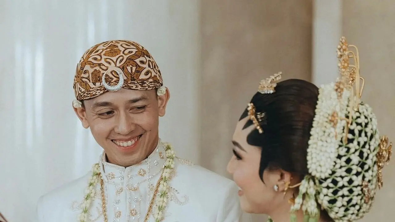 6 Potret Pasangan Pebulu Tangkis Rian Ardianto dan Ribka Sugiarto Resmi Menikah dalam Balutan Adat Jawa
