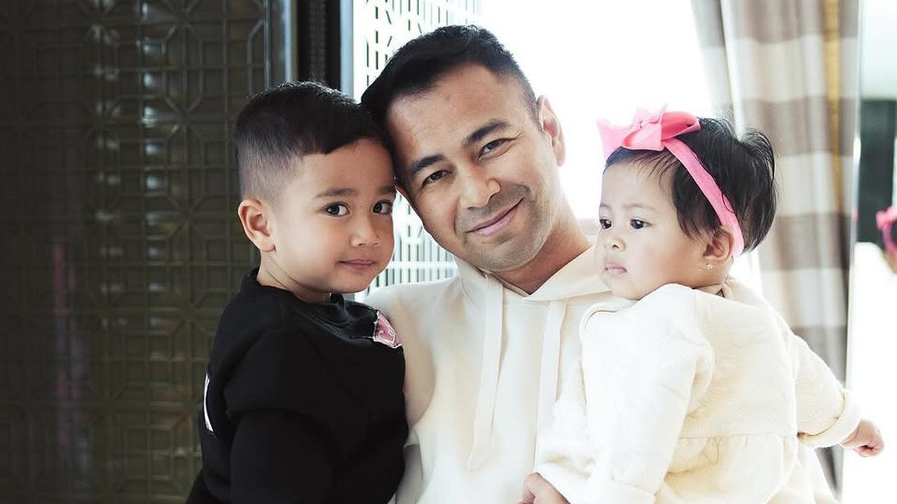 Momen Manis Raffi Ahmad Gendong Rayyanza dan Lily Bersamaan, Auto Banjir Pujian Netizen