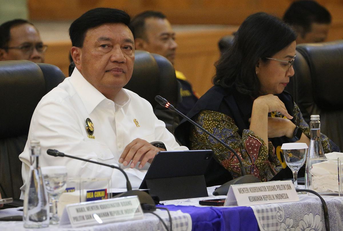 Menko Polkam Budi Gunawan dan Menkeu Sri Mulyani musnahkan barang penyelundupan