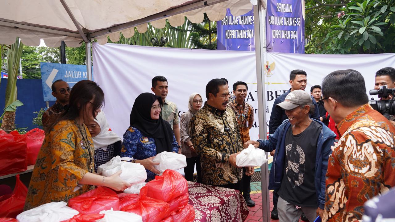 Menteri Imigrasi dan Pemasyarakatan Agus Andrianto saat memimpin bakti sosial Kementerian Imipas. Foto: Liputan6.com/ Humas Kementerian Imipas