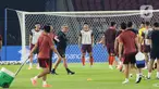 Pemain Tim Nasional (Timnas) China mengikuti sesi latihan resmi di Stadion Utama Gelora Bung Karno (SUGBK), Jakarta, Rabu (4/6/2025). (Liputan6.com/Angga Yuniar)