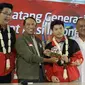 Menpora Zainudin Amali menyambut kedatangan 8 atlet angkat besi Indonesia di Bandara Soekarno Hatta, Cengkareng, Tangerang, Banten, Rabu (19/2) malam.