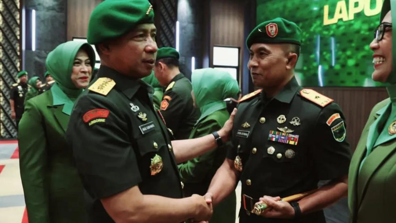 <br>Presiden Joko Widodo (Jokowi) mengajukan nama Kepala Staf Angkatan Darat (Kasad) Jenderal Agus Subiyanto sebagai calon Panglima TNI jadi.
