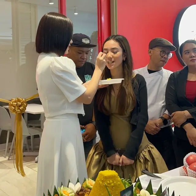 5 Potret kebersamaan Dearly Joshua, pacar Ari Lasso, bareng putrinya yang jarang tersorot