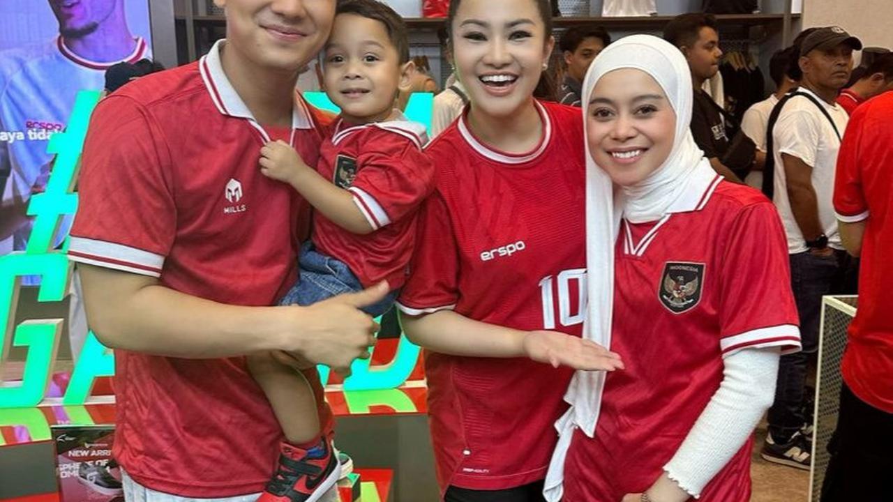 7 Potret Anak Artis Pecinta Sepakbola, Bakal Nonton Langsung Timnas Indonesis Vs China di GBK Malam Ini?