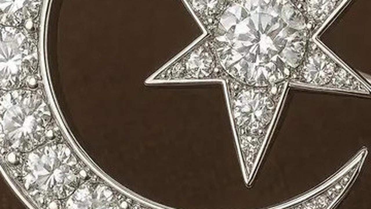 8 Desain Hijab Pin Islami dari Logam Mulia, Inovasi Modis dengan Sentuhan Nilai Spiritual