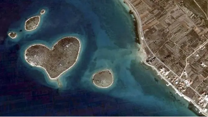 Kebesaran Tuhan, 5 Pulau di Dunia Ini Berbentuk Hati
