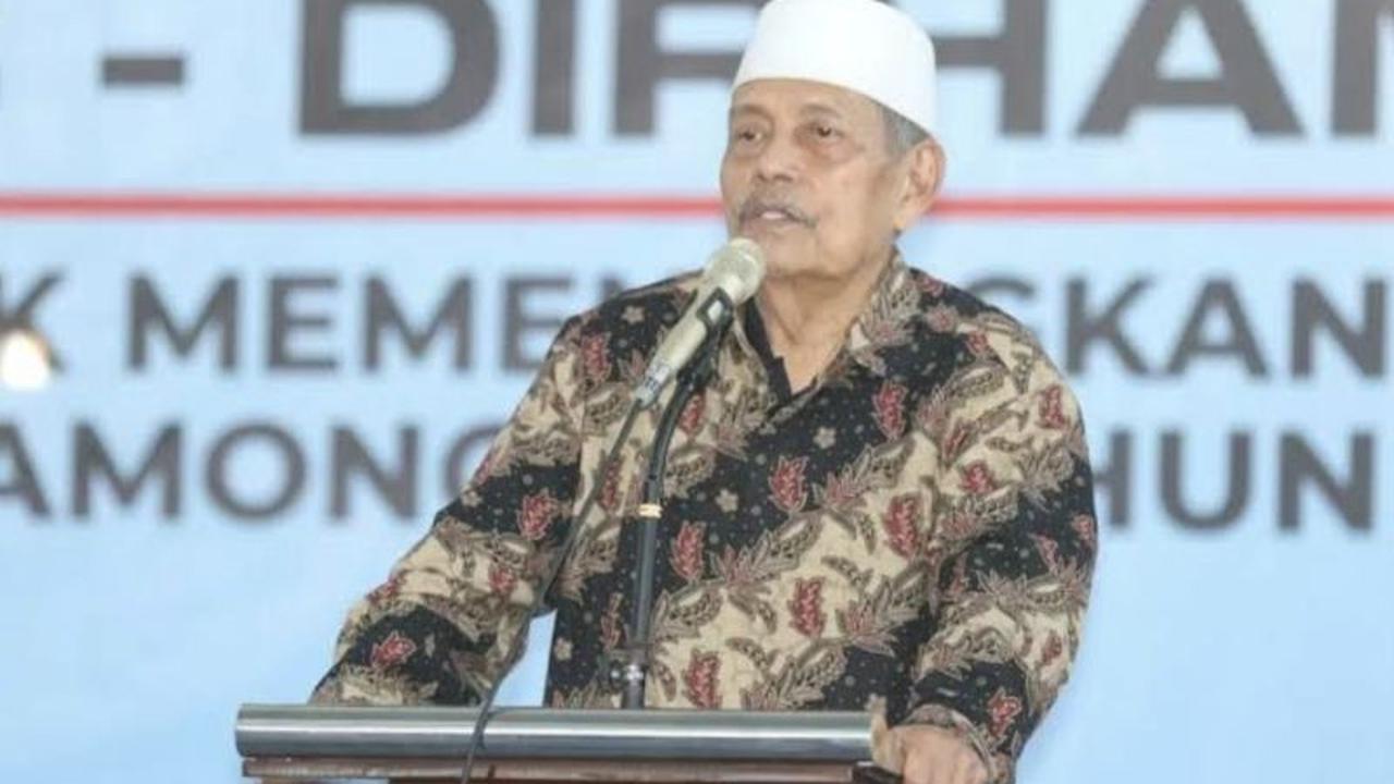 K.H. Abdul Ghofur Ajak Percayakan Penanganan Keamanan Nasional kepada Kapolri