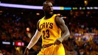 Bagi-bagi Apple Watch, LeBron James Khianati Samsung?