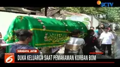 Korban mengalami luka bakar parah setelah ditabrak mobil pelaku pengeboman yang meledak di depan gereja.