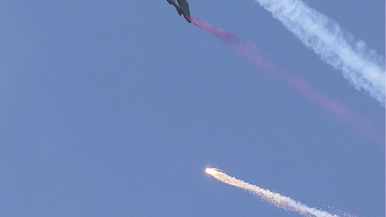FOTO: Langit Jakarta Bergetar, Atraksi Udara Spektakuler Warnai HUT ke-80 RI