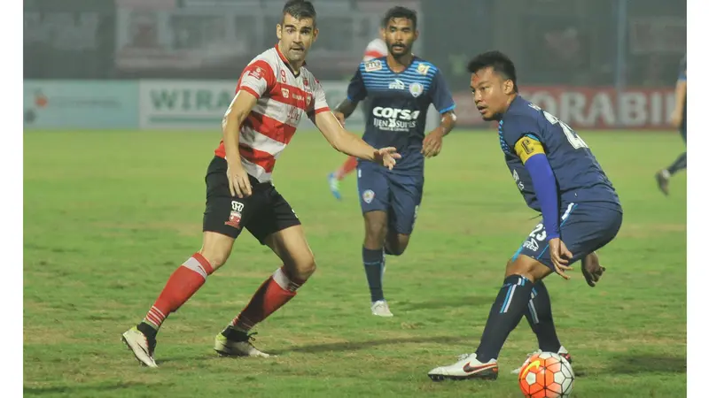 Duel Sengit Madura United vs Arema Berakhir Imbang