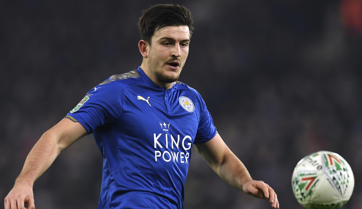 1. Harry Maguire (Bek Tengah) - Pemain berusia 26 tahun ini dilabuhkan Manchester United dari Leicester dengan nilai transfer 80 juta poundsterling. (AFP/Paul Ellis)
