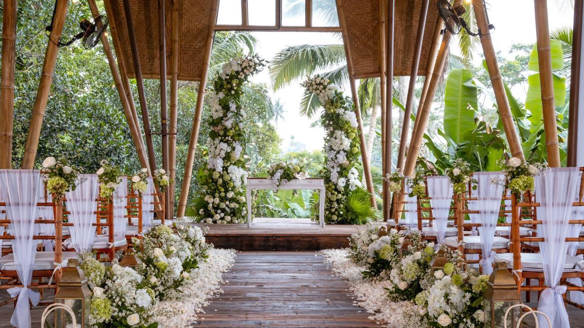 Cantiknya Paviliun Terbuka Berbahan Bambu di Pedalaman Ubud Bali, Bisa Jadi Venue Pernikahan Privat