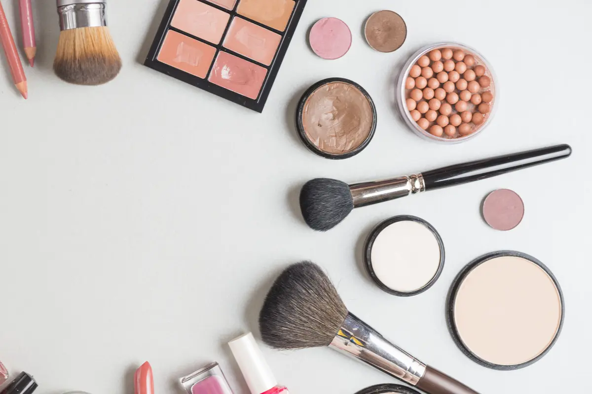 5 Trik Makeup Sederhana untuk Highlight Fitur Terbaik Wajahmu [Dok/freepik.com]