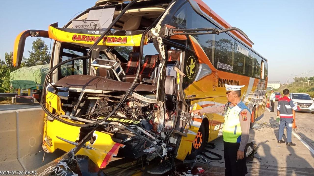 Korban luka ringan yakni Abdul Aziz (59) tahun warga Desa Sidomulyo RT 1 RW 3 Kecamatan  Kartasura Kabupaten Sukoharjo Jawa Timur, mengalami luka robek terbuka pada kaki kiri.