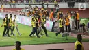 Sementara itu, Timnas Indonesia kalah 0-2 dari Argentina pada pertandingan ini. Indonesia kalah lewat gol yang dicetak Leandro Paredes dan sundulan Cristian Romero usai memanfaatkan sepak pojok Giovani Lo Celso. (Bola.com/Muhammad Iqbal Ichsan)