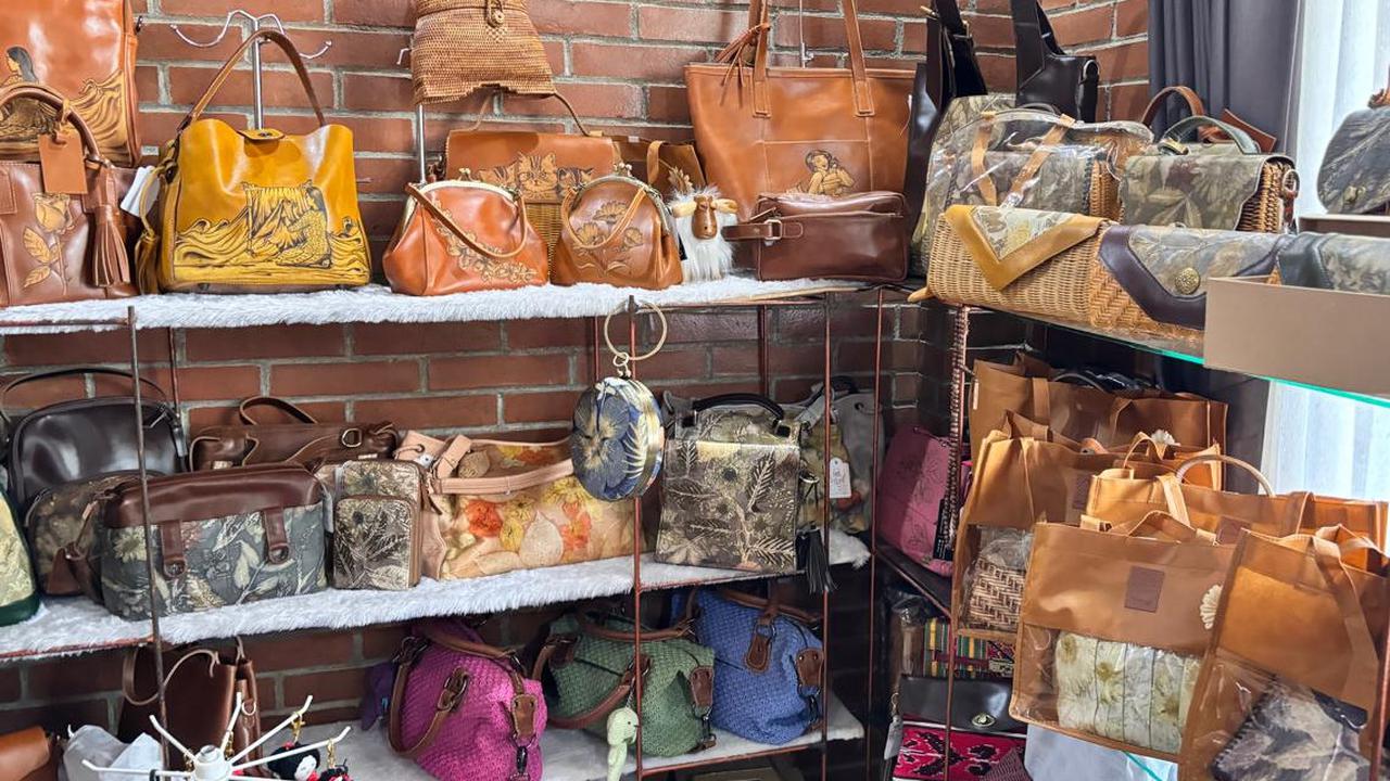Ubah Kulit Sapi Jadi Produk Kerajinan Bernilai Cuan Tinggi, Ini Kisah di Balik Kesuksesan Tio Handicraft Tembus Pasar Internasional