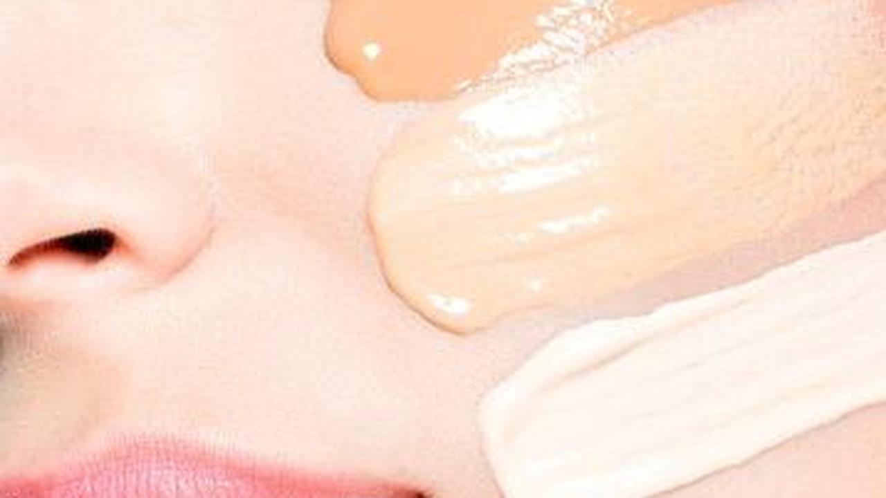 Dalam memilih antara foundation dan cushion, penting untuk mempertimbangkan kebutuhan dan preferensi pribadi.&nbsp;