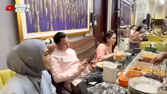Potret Ruang Makan Rumah Rieta Amilia