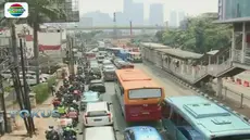 Kenaikan tarif pajak kendaraan masih digodok di DPRD DKI.