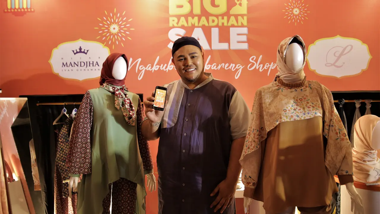[Bintang] Tawarkan Hijab Mandjha, Ivan Gunawan Jual Baju Muslim dengan Harga Murah di E-Commerce Ini