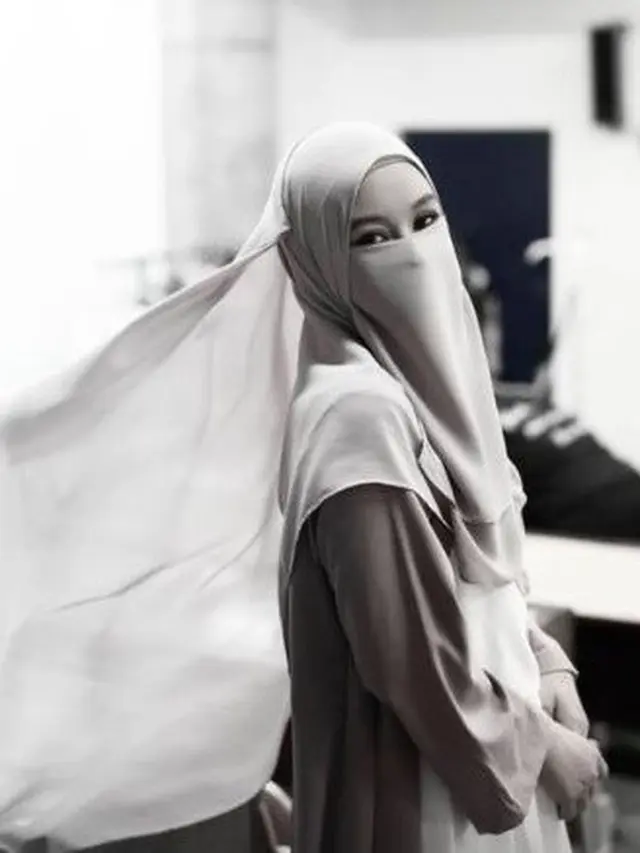 6 Potret Dinda Hauw saat Pakai Cadar, Tuai Pujian