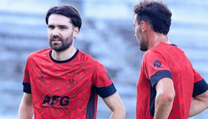 Pemain baru Persik Kediri, Jon Toral (kiri). (Persik Kediri)