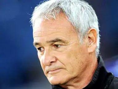 Ekspresi pelatih AS Roma Claudio Ranieri di laga penyisihan Grup E Liga Champions melawan Bayern Muenchen di Olimpico, Roma, 23 November 2010. AFP PHOTO / ALBERTO PIZZOLI 