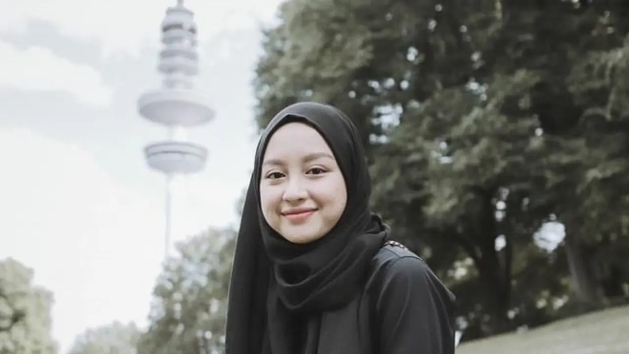 9 Gaya Kasual Gita Savitri, YouTuber yang Jadi Sorotan Usai Putuskan Childfree