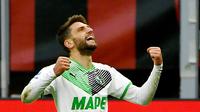 Domenico Berardi - Pemain yang berposisi sebagai penyerang ini pernah mencetak empat gol atau quattrick dalam satu laga. Kala itu pria berusia 27 tahun ini sukses membawa Sassuolo mengalahkan AC Milan 4-3 dalam pertandingan Seri A Liga Italia musim 2013-2014. (AFP/Isabella Bonotto)