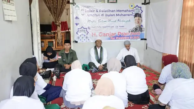 Para ibu anggota majelis taklim di Kabupaten Tapanuli Selatan mempelajari ilmu agama sekaligus mengenal lebih dekat sosok Ganjar Pranowo sebagai bakal calon presiden 2024-2029 (Istimewa)