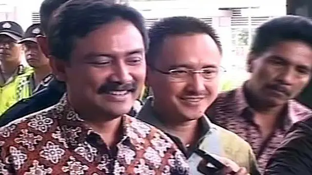 Diperiksa KPK, Andi Mallarangeng Bawa 'Elang Hitam